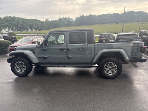Used 2024 Jeep Gladiator Sport AWD/4WD image 7