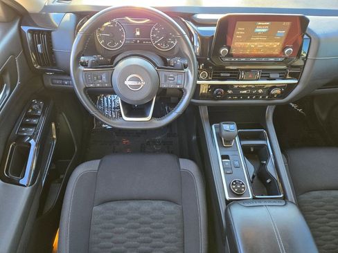 Used 2022 Nissan Pathfinder SV image 12