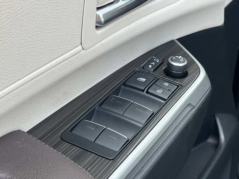 Used 2022 Toyota Sienna Platinum FWD image 24