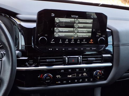 Used 2025 Nissan Pathfinder SL w/ SL Premium Package image 16