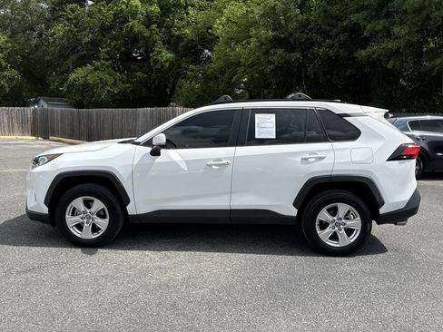 Used 2021 Toyota RAV4 XLE FWD image 2