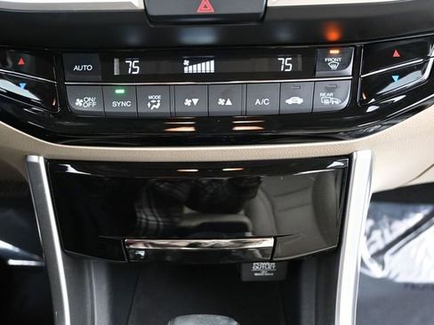 Used 2017 Honda Accord Touring image 19