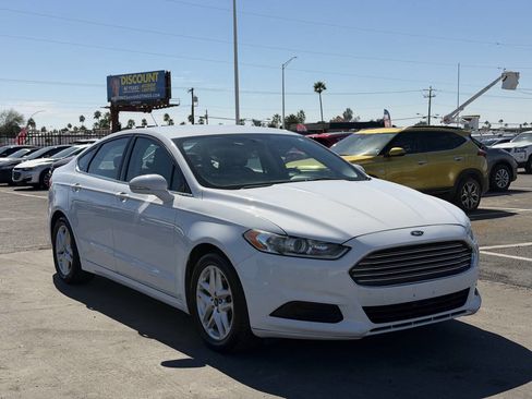 Used 2015 Ford Fusion SE image 13