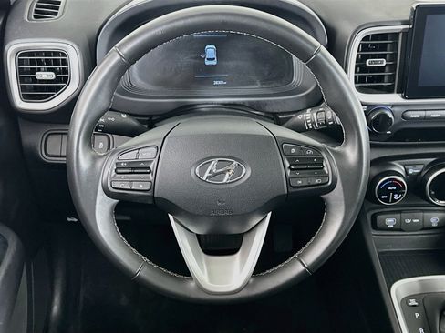 Used 2025 Hyundai Venue SEL FWD image 18