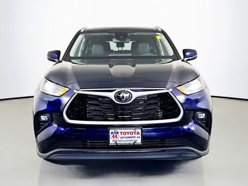 Used 2025 Toyota Highlander XLE AWD/4WD image 11