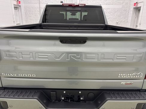 Used 2025 Chevrolet Silverado 1500 High Country w/ High Country Premium Package image 4