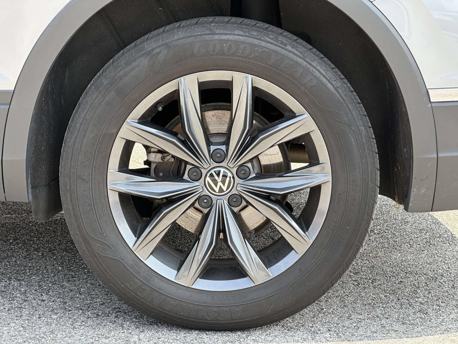 Used 2022 Volkswagen Tiguan SE AWD/4WD image 15