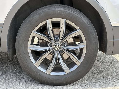 Used 2022 Volkswagen Tiguan SE AWD/4WD image 15