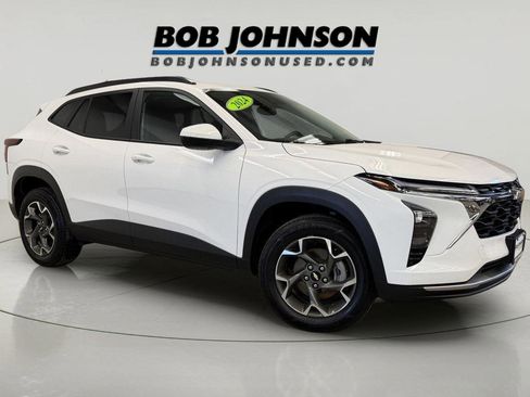 Certified 2024 Chevrolet Trax LT w/ Driver Confidence Package FWD image 1