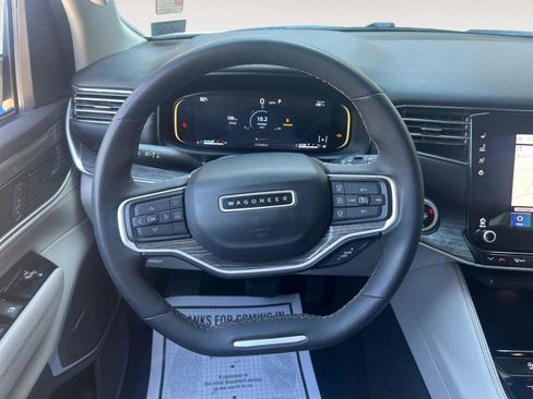 Used 2022 Jeep Wagoneer Series II AWD/4WD image 12