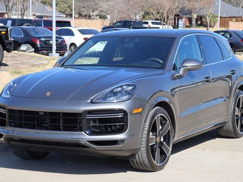 Used 2020 Porsche Cayenne Turbo image 4