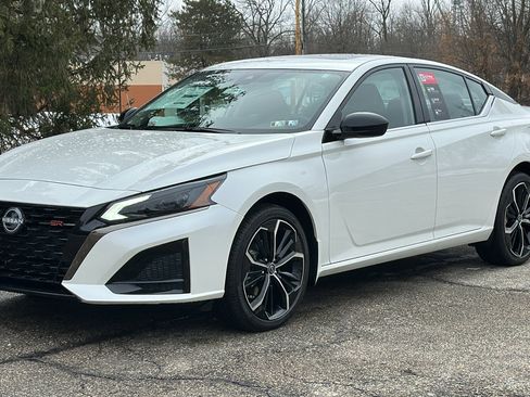 New 2025 Nissan Altima 2.5 SR w/ SR Premium Package image 2