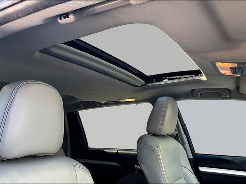 Used 2016 Toyota Highlander XLE image 28