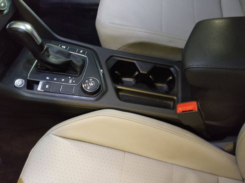 Used 2020 Volkswagen Tiguan SEL w/ 3rd Row Seat Package image 26