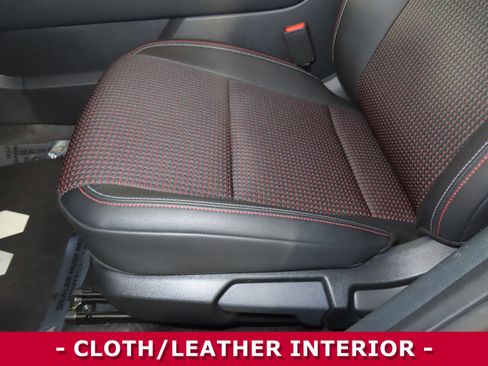 Certified 2025 Nissan Kicks SR image 8