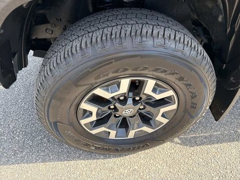 Certified 2022 Toyota Tacoma TRD Off-Road image 11