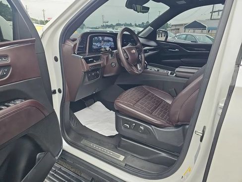 Used 2021 Cadillac Escalade Premium Luxury Platinum RWD image 12