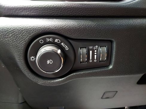 New 2026 Chrysler Pacifica Pinnacle image 29