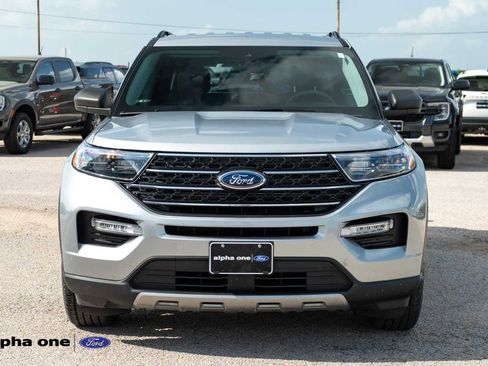 Used 2022 Ford Explorer XLT w/ Equipment Group 202A RWD image 2