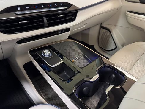 Used 2025 Buick Enclave Avenir w/ LPO, Floor Liner Package image 19