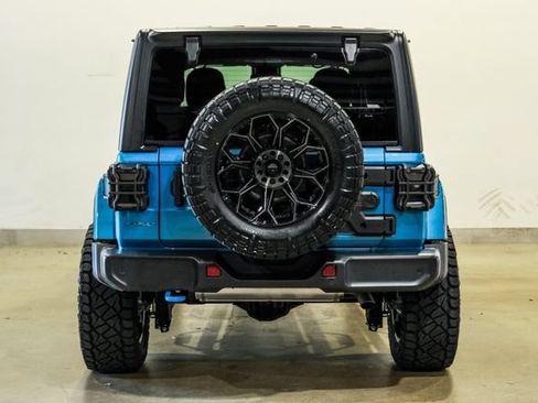 Used 2024 Jeep Wrangler Unlimited w/ Convenience Group AWD/4WD image 31
