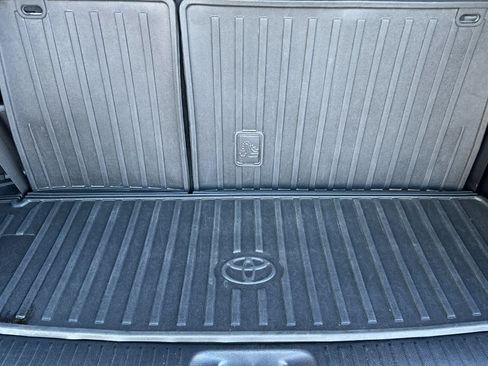 Used 2019 Toyota Highlander XLE AWD/4WD image 17