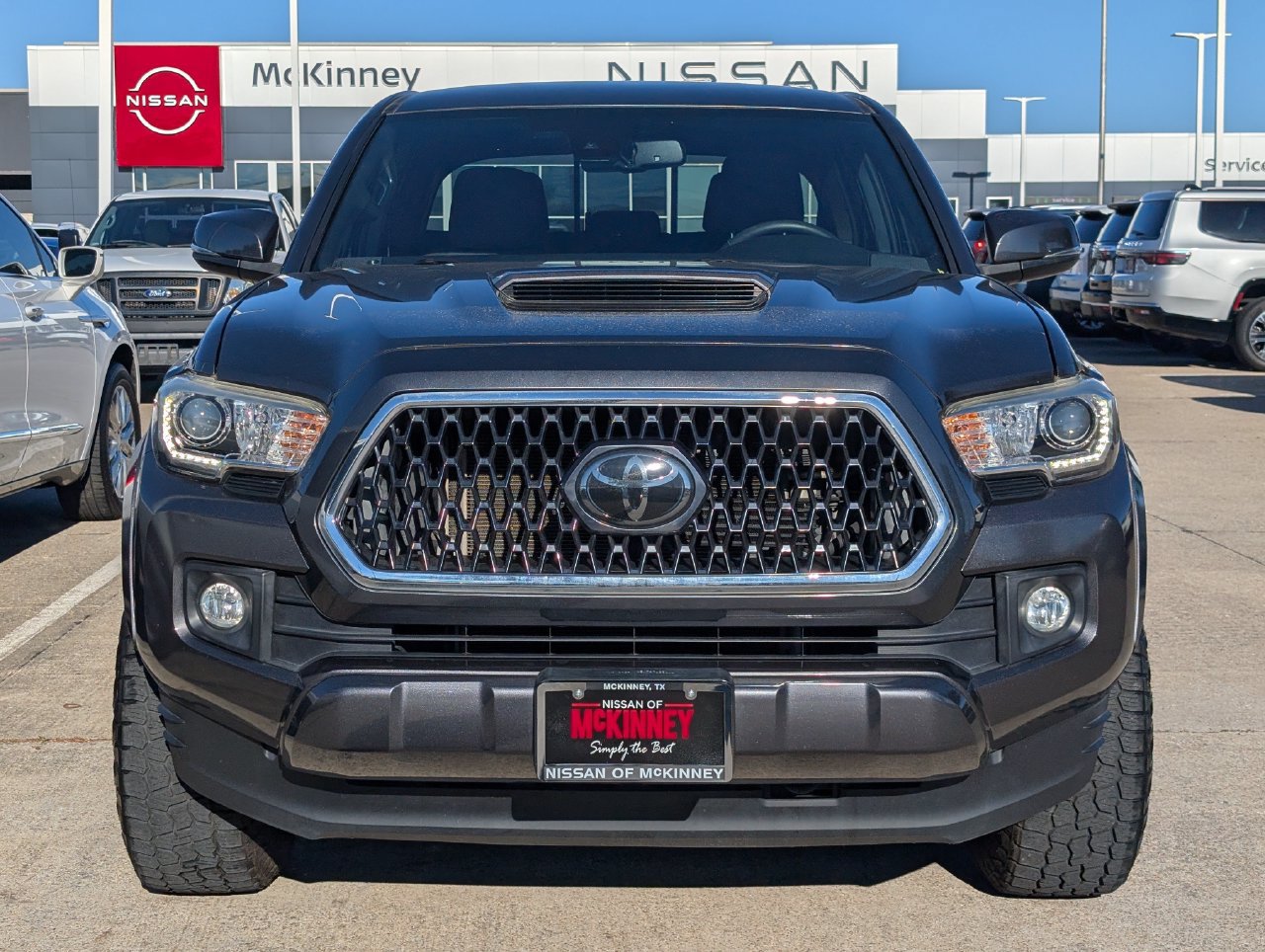 Used 2018 Toyota Tacoma TRD Sport w/ Technology Package RWD image 6