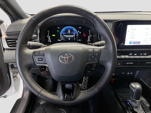Used 2025 Toyota Camry SE FWD image 11