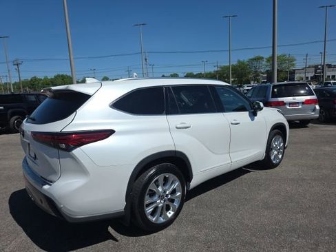 Used 2022 Toyota Highlander Limited image 5