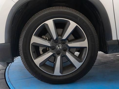 Used 2023 Honda Pilot Touring image 2