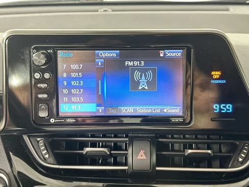Used 2018 Toyota C-HR XLE FWD image 12