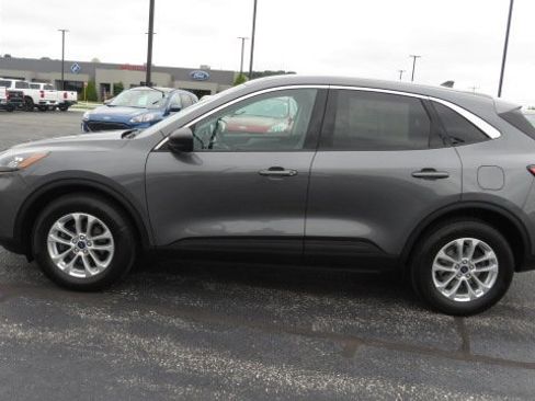 Certified 2022 Ford Escape SE w/ Cold Weather Package image 13