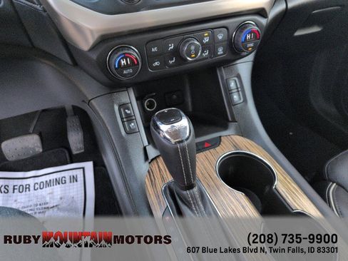 Used 2017 GMC Acadia Denali image 22