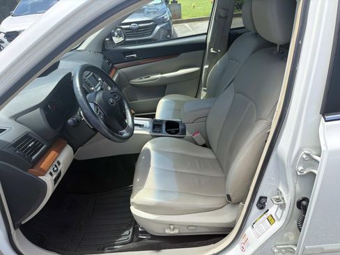Used 2014 Subaru Outback 2.5i Limited w/ Moonroof Package AWD/4WD image 9