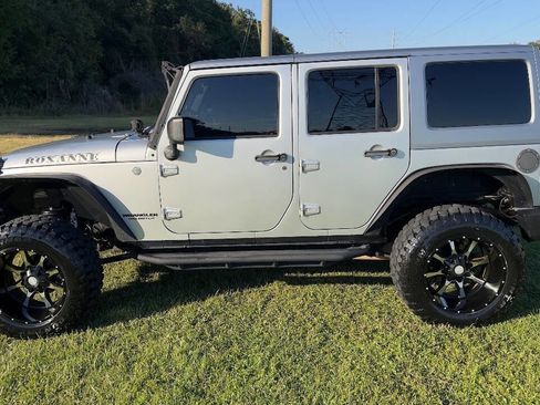 Used 2011 Jeep Wrangler Unlimited Sport image 9