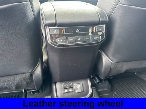 Used 2023 Toyota Highlander Platinum AWD/4WD image 22