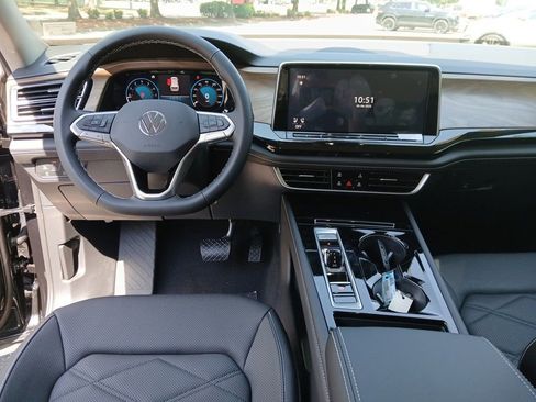New 2025 Volkswagen Atlas SE image 13