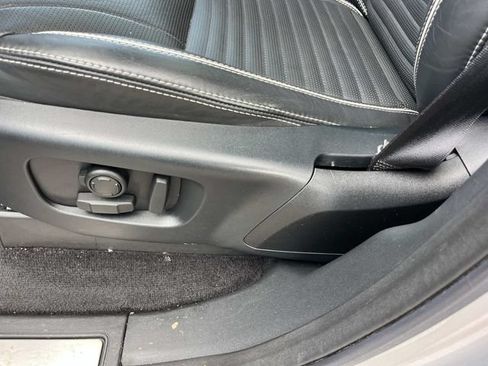 Used 2018 Land Rover Discovery HSE AWD/4WD image 37