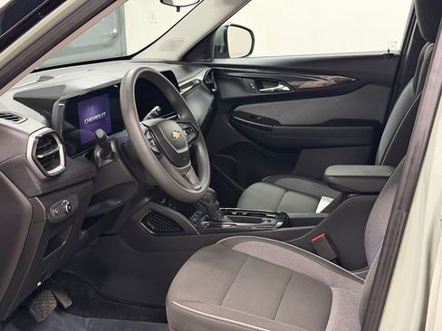 Used 2025 Chevrolet TrailBlazer LT FWD image 25