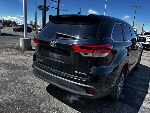Used 2019 Toyota Highlander XLE AWD/4WD image 5