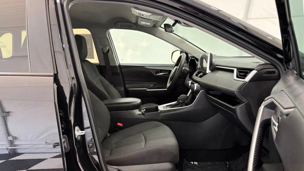 Used 2024 Toyota RAV4 XLE FWD image 20