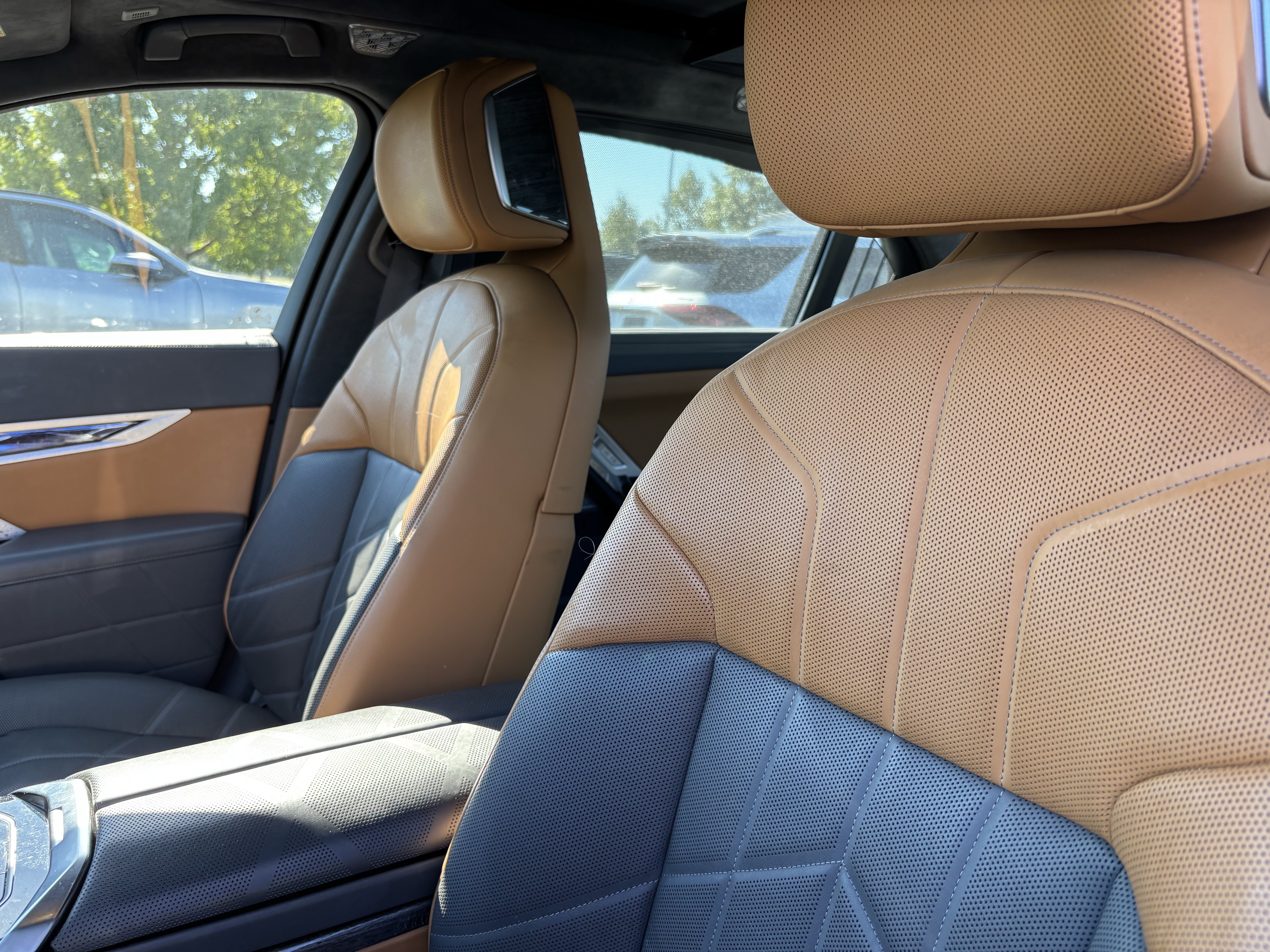 Certified 2024 BMW 760i xDrive w/ Executive Package AWD/4WD image 17