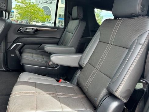 Certified 2025 Chevrolet Suburban High Country AWD/4WD image 18