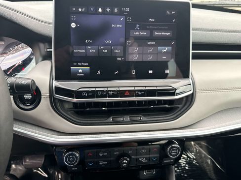 Used 2025 Jeep Compass Limited image 20