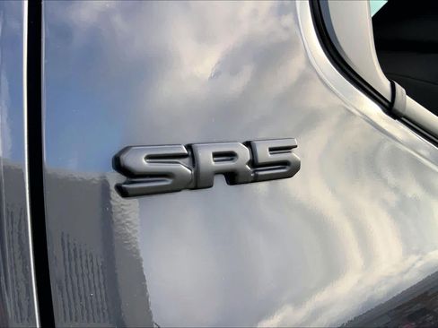 Used 2025 Toyota Tacoma SR5 AWD/4WD image 10