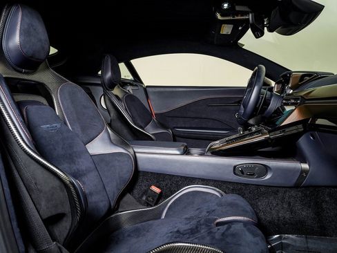 Used 2025 Aston Martin V8 Vantage Coupe image 18