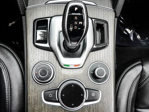 Used 2022 Alfa Romeo Stelvio Ti image 18