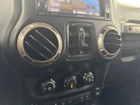 Used 2016 Jeep Wrangler Unlimited Sahara image 42
