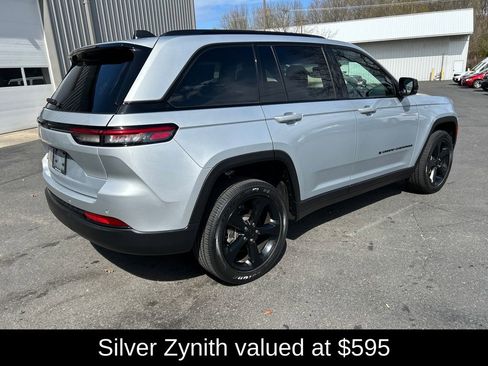 Used 2023 Jeep Grand Cherokee Altitude AWD/4WD image 4