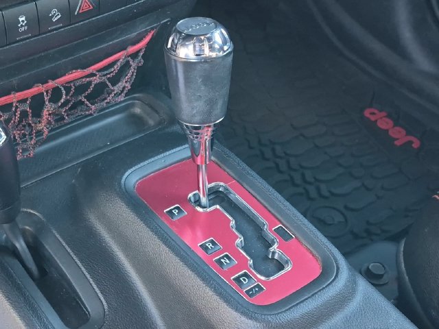 Used 2017 Jeep Wrangler Unlimited Rubicon AWD/4WD image 12